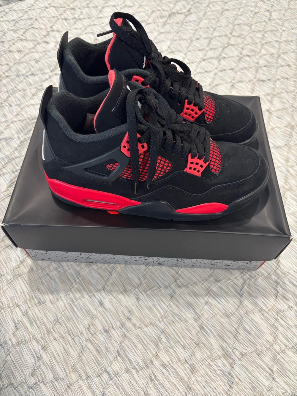 Jordan Men's Black and Red Retro Basketball Sneakers